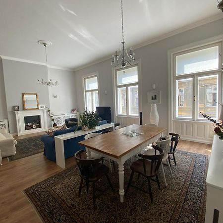 Urban Haven - 3 Beds, 3 Baths, Free Parking, Near Central Market Будапеща Екстериор снимка