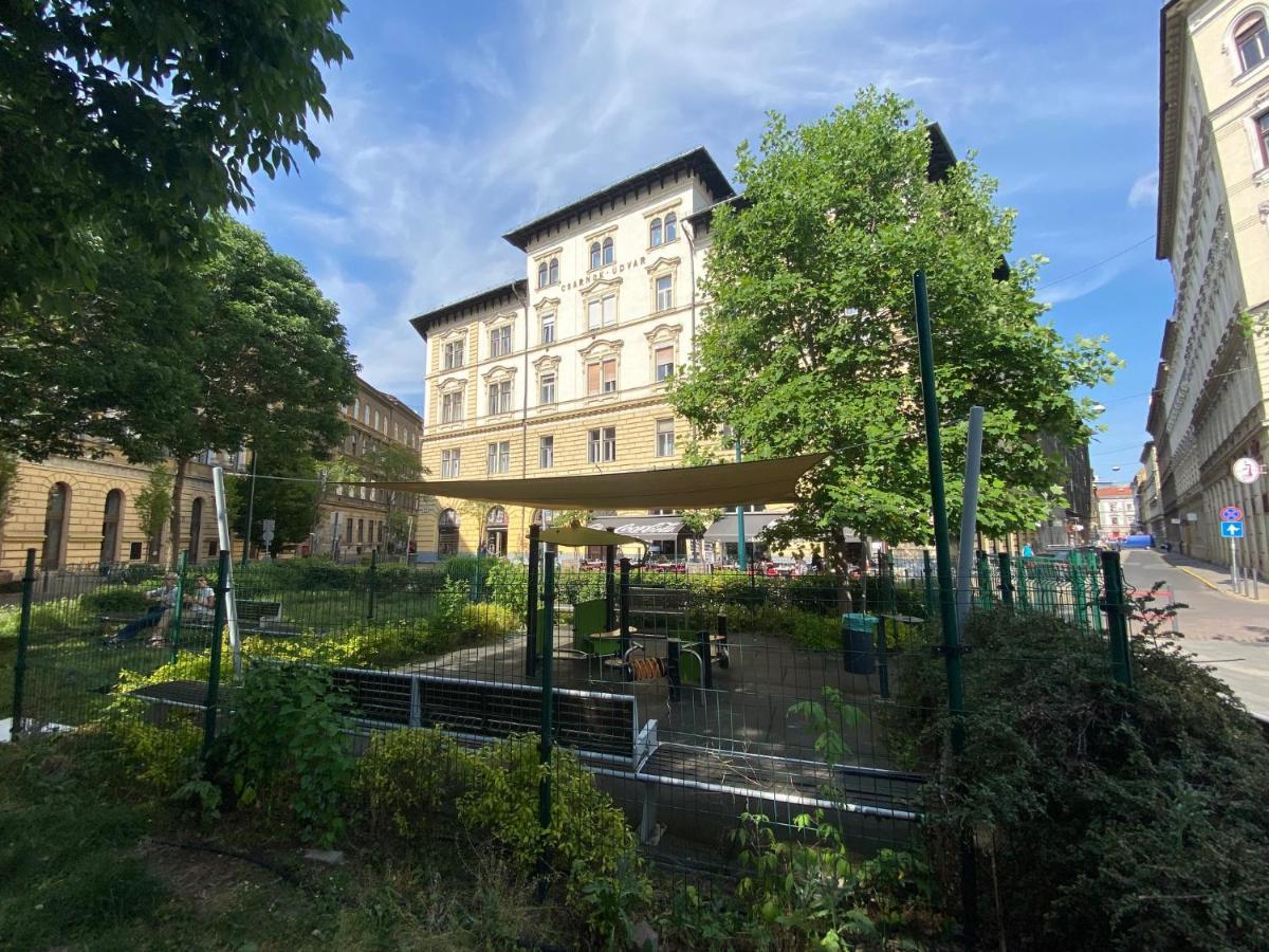 Urban Haven - 3 Beds, 3 Baths, Free Parking, Near Central Market Будапеща Екстериор снимка