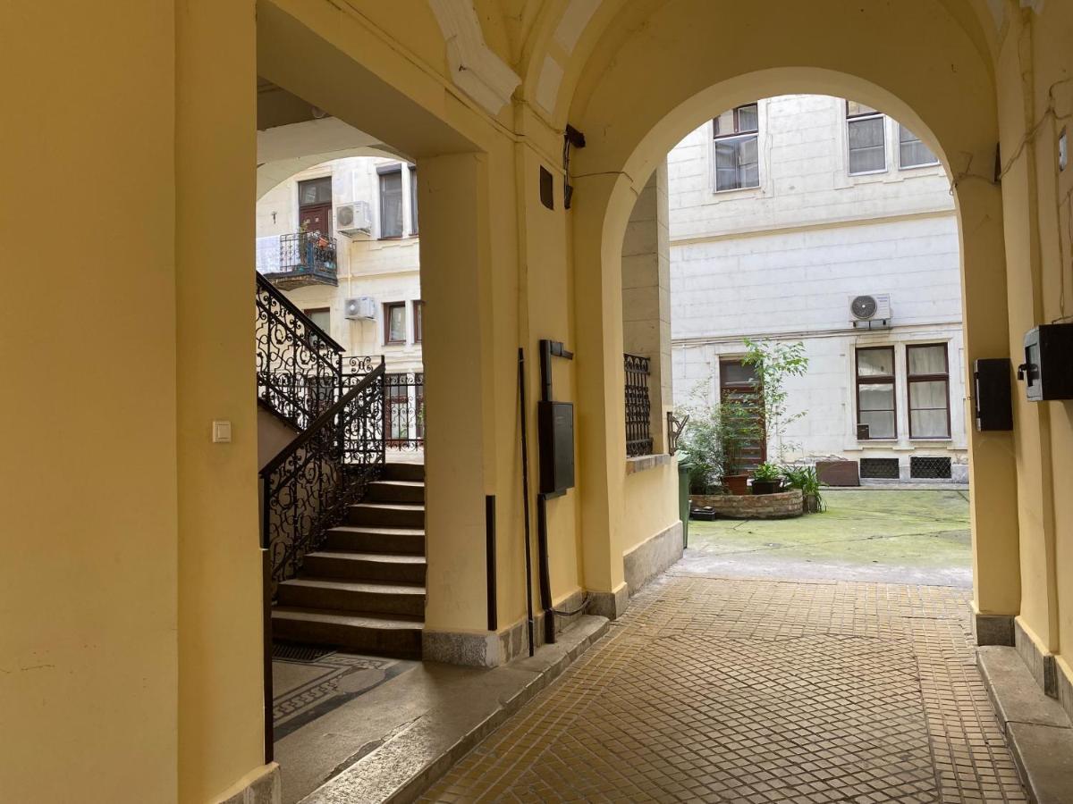 Urban Haven - 3 Beds, 3 Baths, Free Parking, Near Central Market Будапеща Екстериор снимка