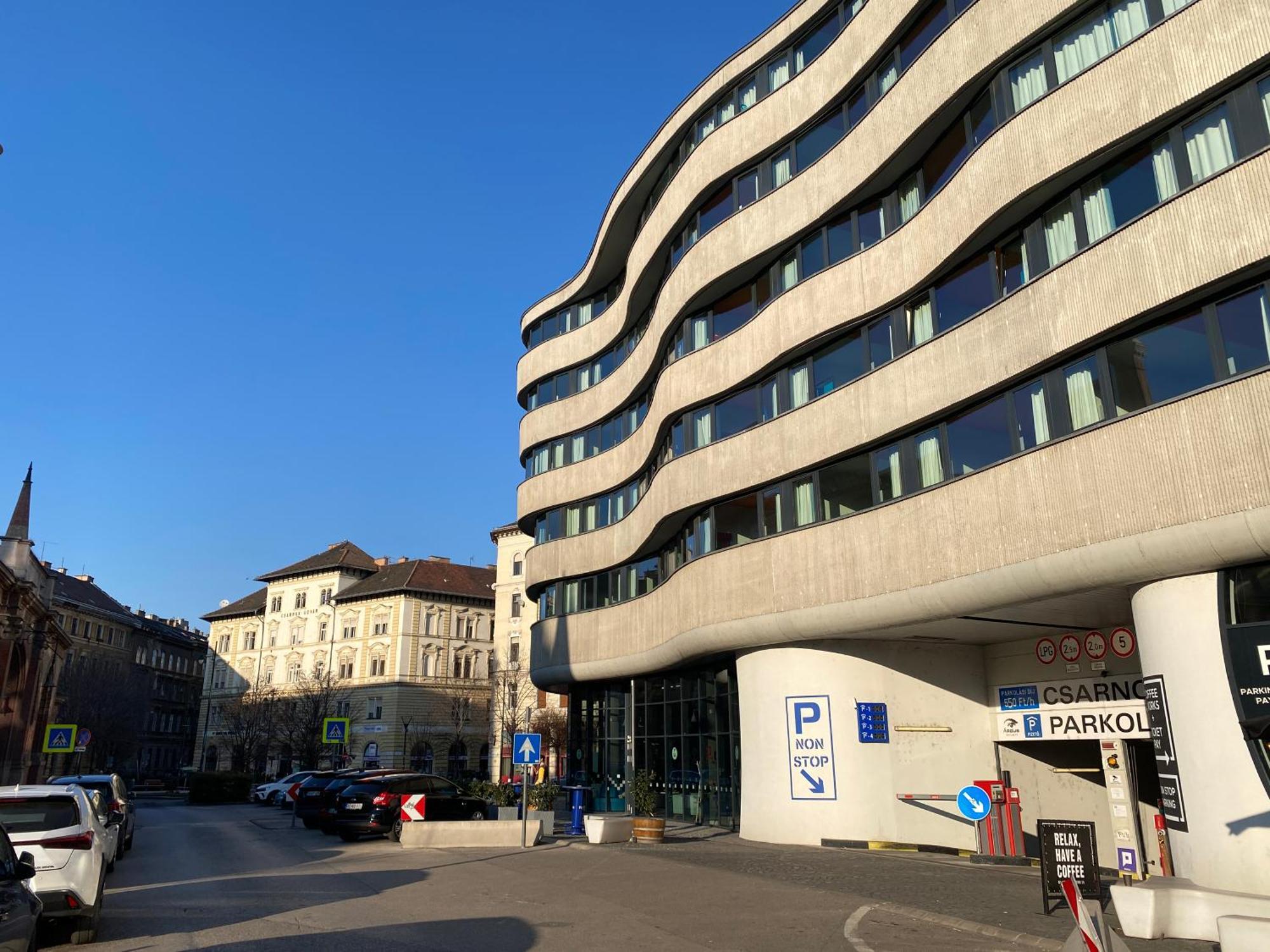 Urban Haven - 3 Beds, 3 Baths, Free Parking, Near Central Market Будапеща Екстериор снимка