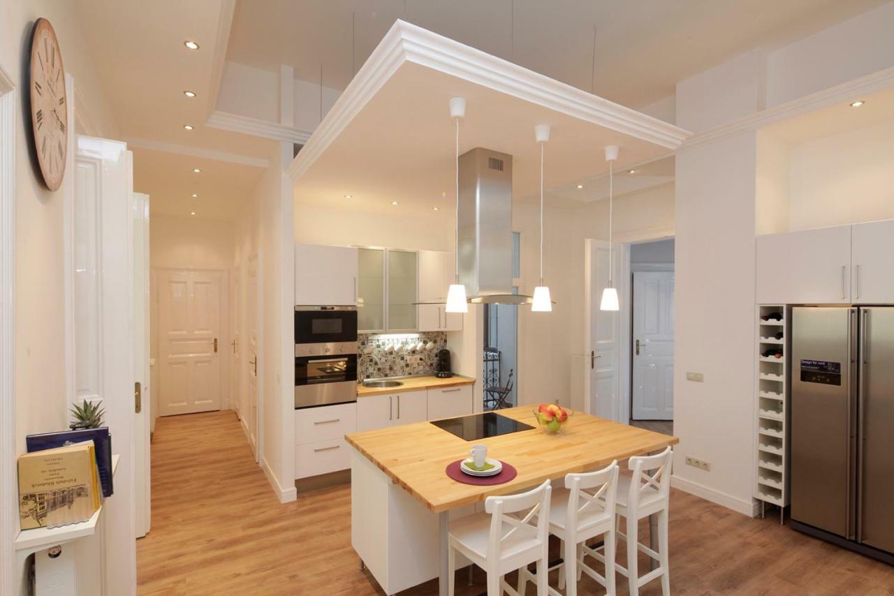 Urban Haven - 3 Beds, 3 Baths, Free Parking, Near Central Market Будапеща Екстериор снимка