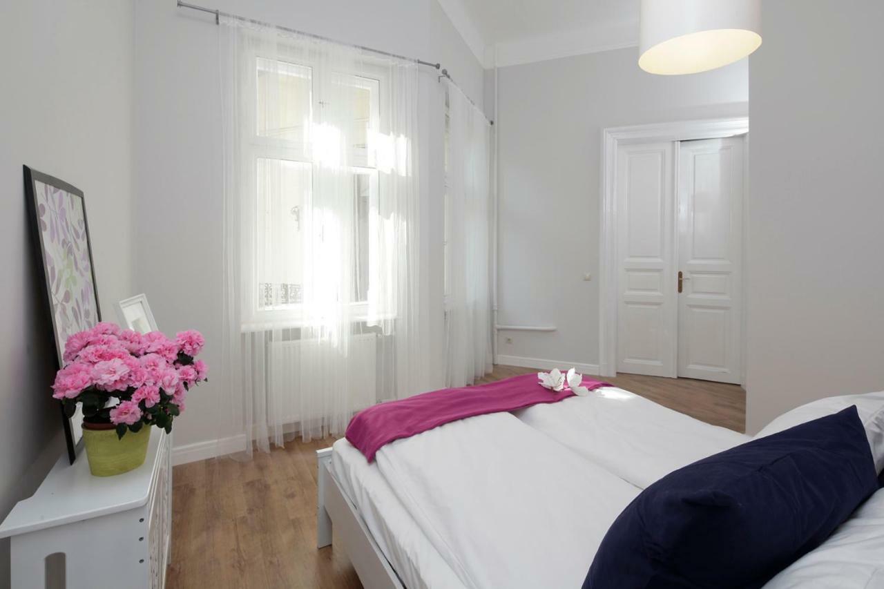 Urban Haven - 3 Beds, 3 Baths, Free Parking, Near Central Market Будапеща Екстериор снимка