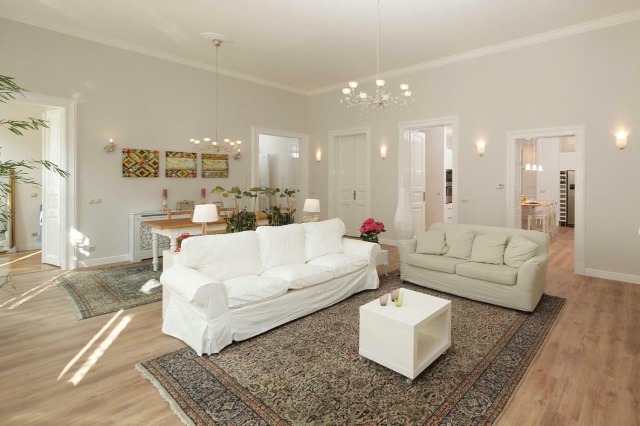 Urban Haven - 3 Beds, 3 Baths, Free Parking, Near Central Market Будапеща Екстериор снимка