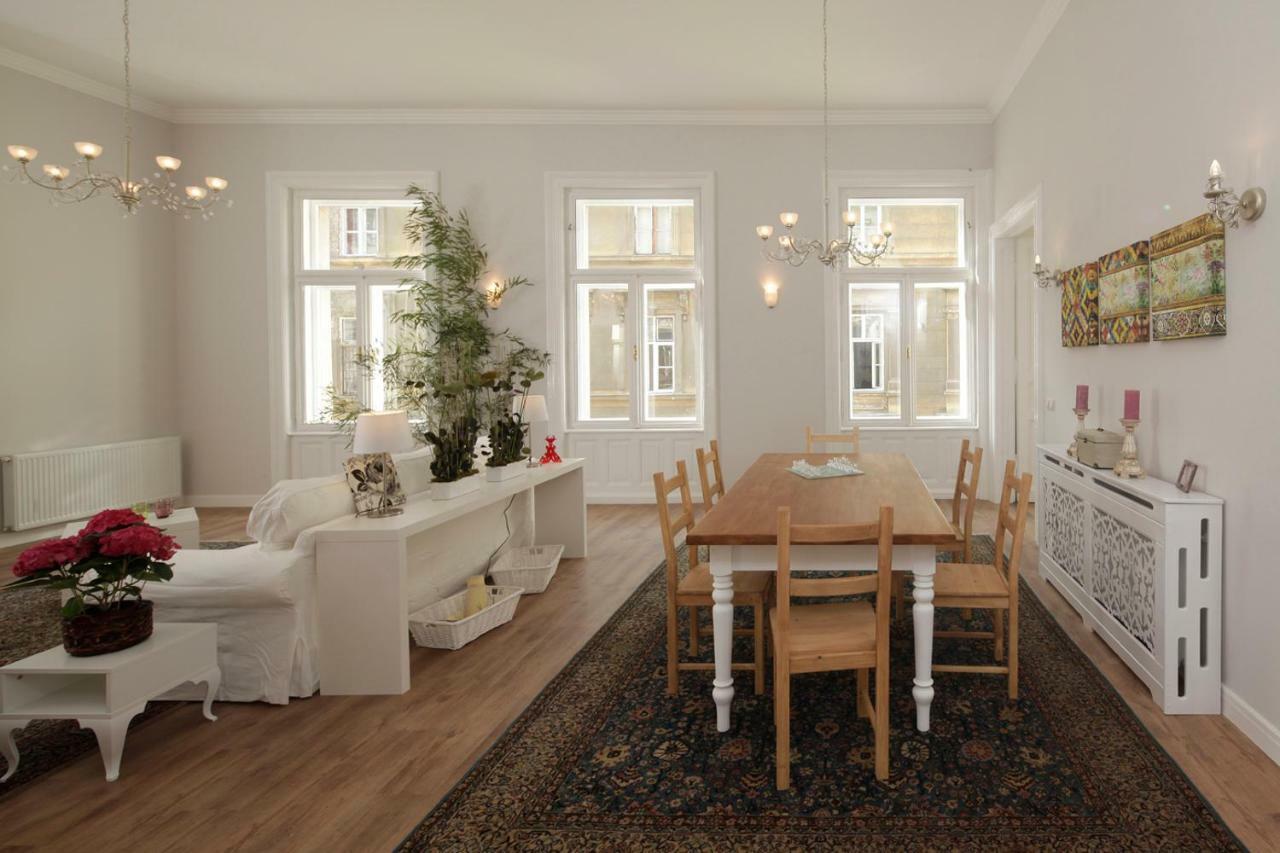 Urban Haven - 3 Beds, 3 Baths, Free Parking, Near Central Market Будапеща Екстериор снимка