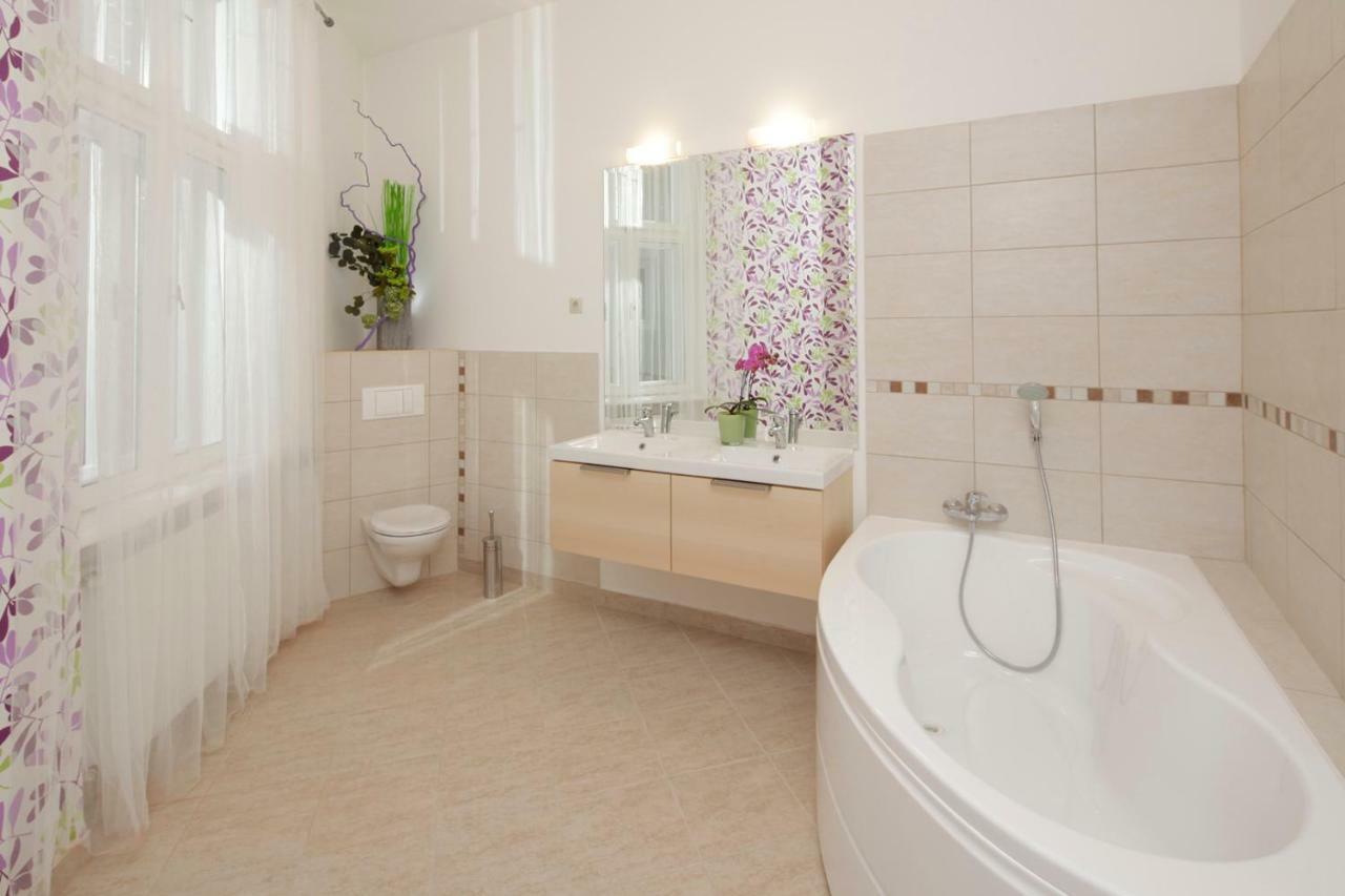 Urban Haven - 3 Beds, 3 Baths, Free Parking, Near Central Market Будапеща Екстериор снимка