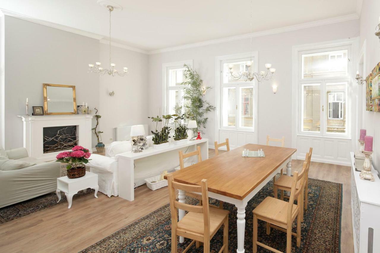 Urban Haven - 3 Beds, 3 Baths, Free Parking, Near Central Market Будапеща Екстериор снимка